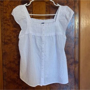 White ruffle top from Old Navy. Seersucker material, loose fit.